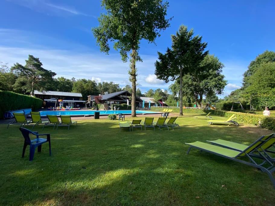 Knus Huisje Op Kindvriendelijk Park Met Zwembad 오털로 외부 사진