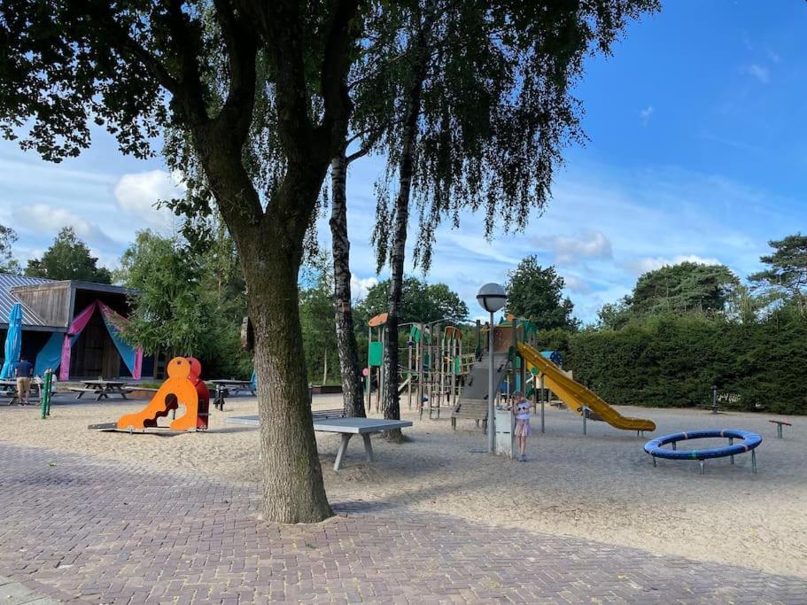 Knus Huisje Op Kindvriendelijk Park Met Zwembad 오털로 외부 사진