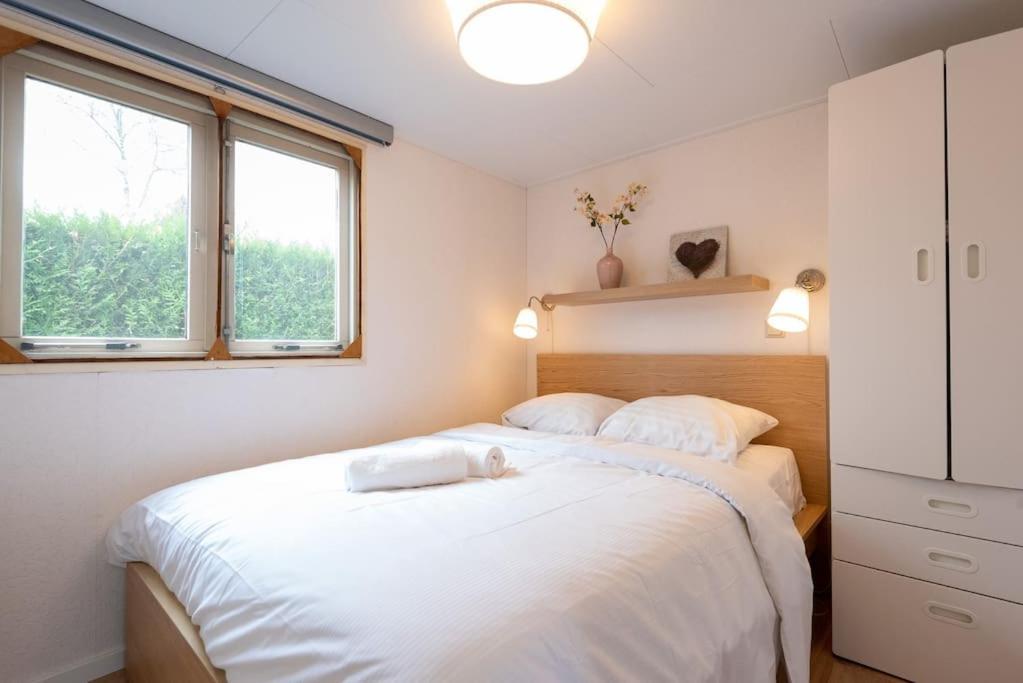 Knus Huisje Op Kindvriendelijk Park Met Zwembad 오털로 외부 사진